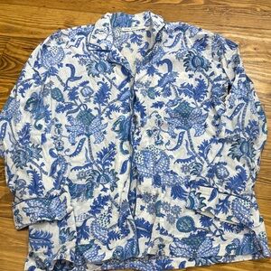 Roller Rabbit 100% Cotton Size Large Amanda Print Blue and White Button Up Top